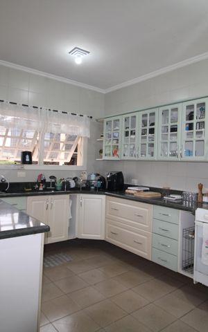 Casa à venda com 438m², 4 quartos e 6 vagasCozinha