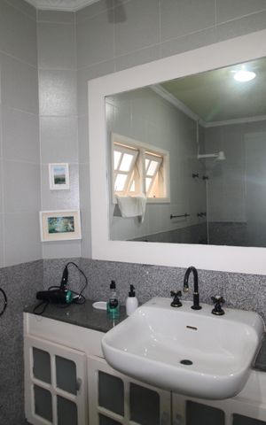 Casa à venda com 438m², 4 quartos e 6 vagasQuarto 3 - Banheiro 