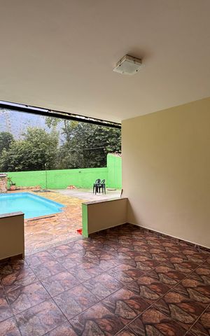 Casa de condomínio para alugar com 350m², 5 quartos e 6 vagas Casa de condomínio para alugar com 350m², 5 quartos e 6 vagasVaranda