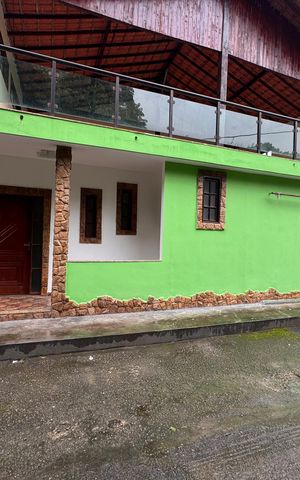 Casa de condomínio para alugar com 350m², 5 quartos e 6 vagas Casa de condomínio para alugar com 350m², 5 quartos e 6 vagasFachada