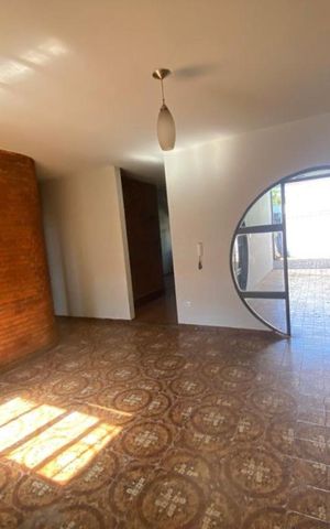 Casa para alugar com 170m², 4 quartos e 2 vagas Casa para alugar com 170m², 4 quartos e 2 vagasSala
