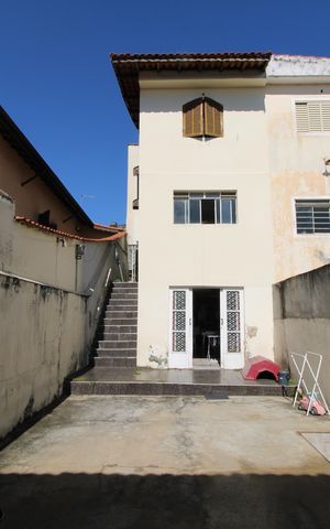 Casa à venda com 145m², 3 quartos e 1 vagaÁrea de Serviço