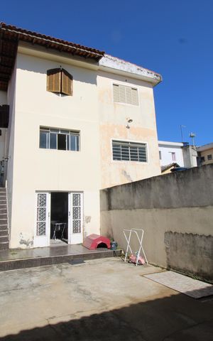 Casa à venda com 145m², 3 quartos e 1 vagaÁrea de Serviço