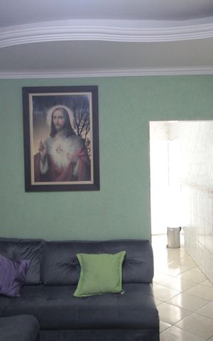 Casa à venda com 100m², 2 quartos e 2 vagasSala