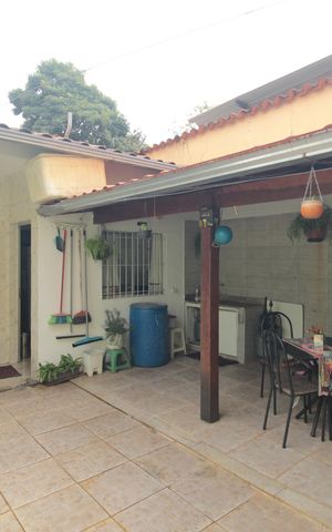 Casa à venda com 100m², 2 quartos e 2 vagasQuintal