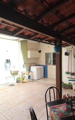 Casa à venda com 100m², 2 quartos e 2 vagasQuintal