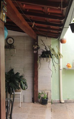 Casa à venda com 100m², 2 quartos e 2 vagasQuintal