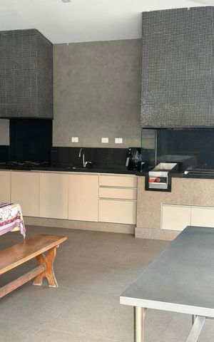 Apartamento à venda com 205m², 1 quarto e 5 vagas Apartamento à venda com 205m², 1 quarto e 5 vagasÁrea externa