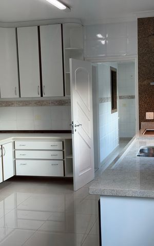 Apartamento à venda com 205m², 1 quarto e 5 vagas Apartamento à venda com 205m², 1 quarto e 5 vagasCozinha