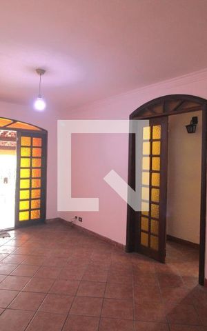 Casa à venda com 276m², 3 quartos e 3 vagas Casa à venda com 276m², 3 quartos e 3 vagasSala