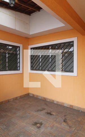Casa à venda com 276m², 3 quartos e 3 vagas Casa à venda com 276m², 3 quartos e 3 vagasÁrea externa