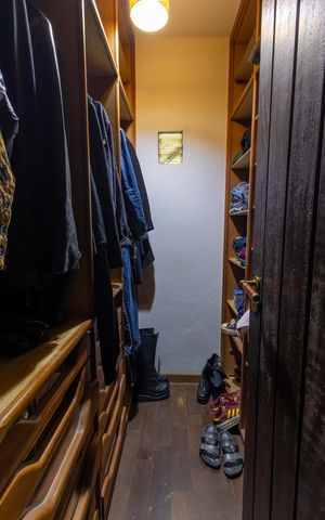 Casa de condomínio para alugar com 2200m², 4 quartos e 2 vagas Casa de condomínio para alugar com 2200m², 4 quartos e 2 vagasCloset Quarto 3 - Suite master
