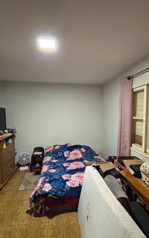 Casa à venda com 210m², 3 quartos e 3 vagas Casa à venda com 210m², 3 quartos e 3 vagasQuarto 2