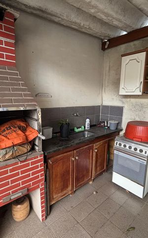 Casa à venda com 210m², 3 quartos e 3 vagas Casa à venda com 210m², 3 quartos e 3 vagasÁrea comum - Churrasqueira
