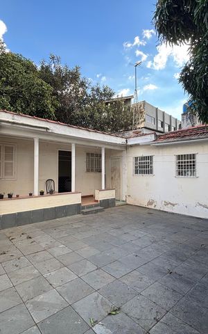 Casa à venda com 210m², 3 quartos e 3 vagas Casa à venda com 210m², 3 quartos e 3 vagasQuintal