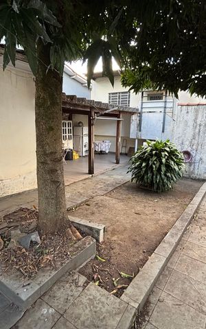 Casa à venda com 210m², 3 quartos e 3 vagas Casa à venda com 210m², 3 quartos e 3 vagasQuintal