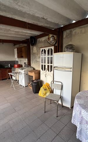 Casa à venda com 210m², 3 quartos e 3 vagas Casa à venda com 210m², 3 quartos e 3 vagasÁrea de serviço