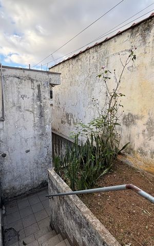 Casa à venda com 210m², 3 quartos e 3 vagas Casa à venda com 210m², 3 quartos e 3 vagasQuintal