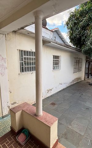 Casa à venda com 210m², 3 quartos e 3 vagas Casa à venda com 210m², 3 quartos e 3 vagasQuintal