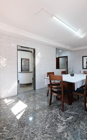 Casa para alugar com 450m², 3 quartos e 6 vagasCozinha