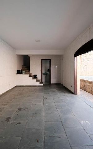 Casa para alugar com 450m², 3 quartos e 6 vagasEdícula