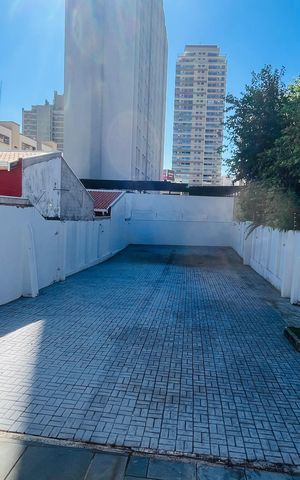 Casa à venda com 139m², 2 quartos e 13 vagas