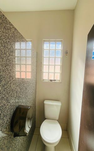 Casa à venda com 139m², 2 quartos e 13 vagas
