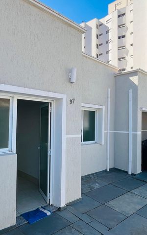 Casa à venda com 139m², 2 quartos e 13 vagas