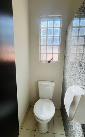 Casa à venda com 139m², 2 quartos e 13 vagas