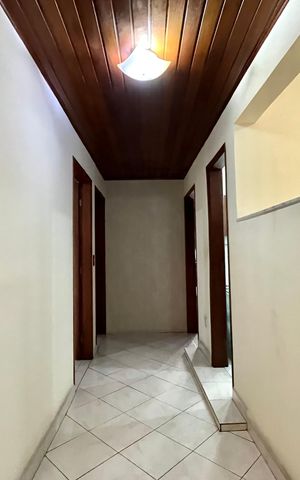 Casa à venda com 150m², 4 quartos e 3 vagas Casa à venda com 150m², 4 quartos e 3 vagasCorredor