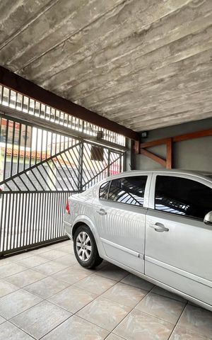 Casa à venda com 150m², 4 quartos e 3 vagas Casa à venda com 150m², 4 quartos e 3 vagasGaragem