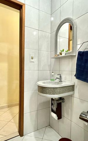 Casa à venda com 150m², 4 quartos e 3 vagas Casa à venda com 150m², 4 quartos e 3 vagasBanheiro Social