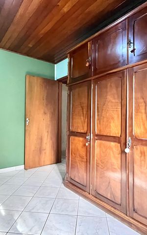 Casa à venda com 150m², 4 quartos e 3 vagas Casa à venda com 150m², 4 quartos e 3 vagasQuarto 1