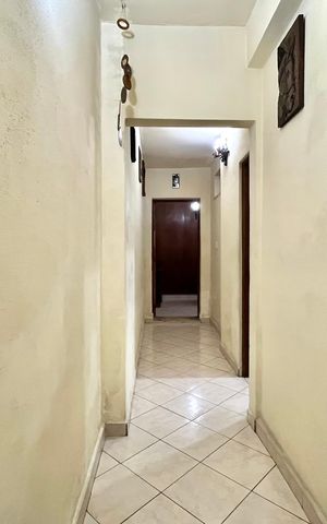 Casa à venda com 150m², 4 quartos e 3 vagas Casa à venda com 150m², 4 quartos e 3 vagasCorredor