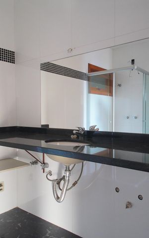 Apartamento à venda com 246m², 4 quartos e 2 vagasBanheiro da Suíte