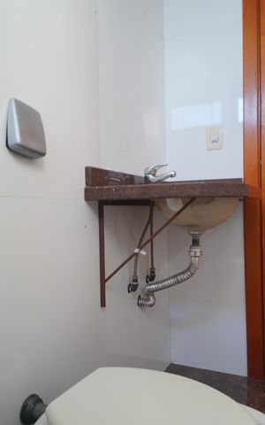 Apartamento à venda com 246m², 4 quartos e 2 vagasBanheiro 1