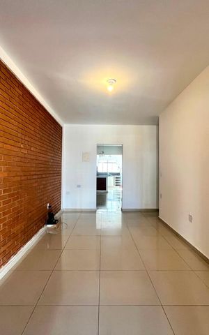 Casa à venda com 200m², 3 quartos e 3 vagas Casa à venda com 200m², 3 quartos e 3 vagasSala