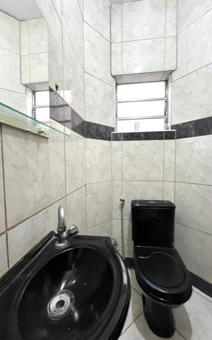 Casa à venda com 200m², 3 quartos e 3 vagas Casa à venda com 200m², 3 quartos e 3 vagasLavabo