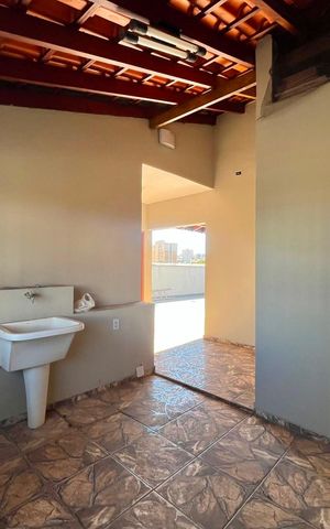 Casa à venda com 200m², 3 quartos e 3 vagas Casa à venda com 200m², 3 quartos e 3 vagasÁrea de Serviço