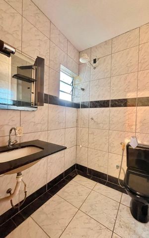 Casa à venda com 200m², 3 quartos e 3 vagas Casa à venda com 200m², 3 quartos e 3 vagasBanheiro