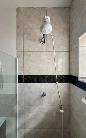 Casa à venda com 200m², 3 quartos e 3 vagas Casa à venda com 200m², 3 quartos e 3 vagasBanheiro da Suíte 3