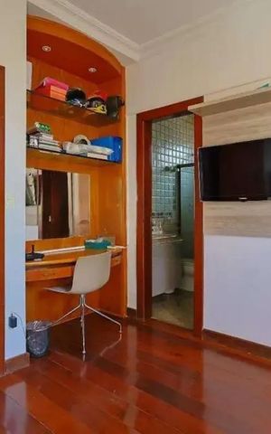 Casa para alugar com 364m², 4 quartos e 6 vagas Casa para alugar com 364m², 4 quartos e 6 vagasCorredor