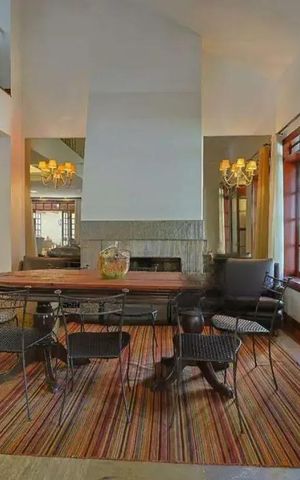 Casa para alugar com 364m², 4 quartos e 6 vagas Casa para alugar com 364m², 4 quartos e 6 vagasSala