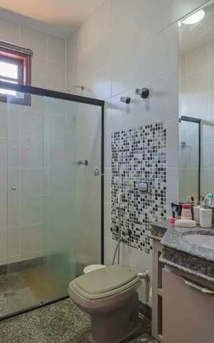 Casa para alugar com 364m², 4 quartos e 6 vagas Casa para alugar com 364m², 4 quartos e 6 vagasBanheiro social