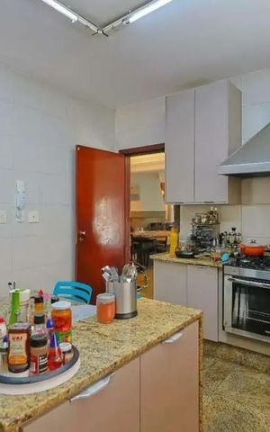 Casa para alugar com 364m², 4 quartos e 6 vagas Casa para alugar com 364m², 4 quartos e 6 vagasCozinha