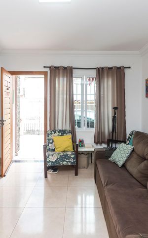 Casa à venda com 63m², 2 quartos e 2 vagas Casa à venda com 63m², 2 quartos e 2 vagasSala