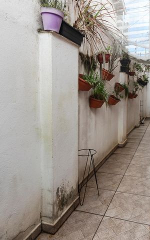 Casa à venda com 63m², 2 quartos e 2 vagas Casa à venda com 63m², 2 quartos e 2 vagasCorredor Lateral