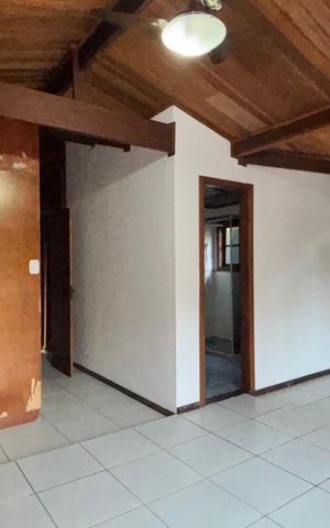 Casa à venda com 200m², 4 quartos e 3 vagasSuíte