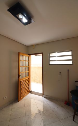Casa à venda com 180m², 3 quartos e 2 vagasCopa e Cozinha 
