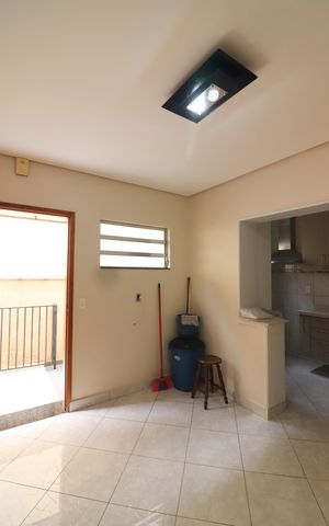 Casa à venda com 180m², 3 quartos e 2 vagasCopa e Cozinha 